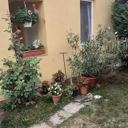 Three-bedroom In I *