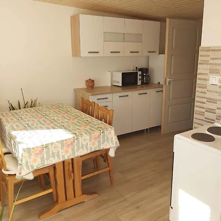 Three-bedroom In I 펜션 발라톤엘