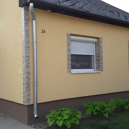 Three-bedroom In I *