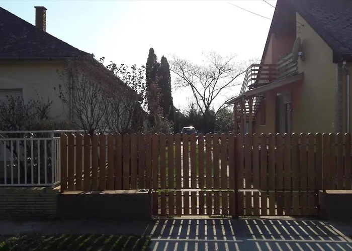 Case de vacanță Three-bedroom In I